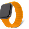Силиконовый ремешок Decoded Silicone Magnetic Traction Strap Lite для Apple Watch 49/45/44/42 мм оранжевый (Apricot) - фото № 4